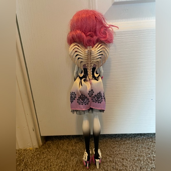 Monster High Sweet 1600 Cupid Doll - Picture 2 of 4